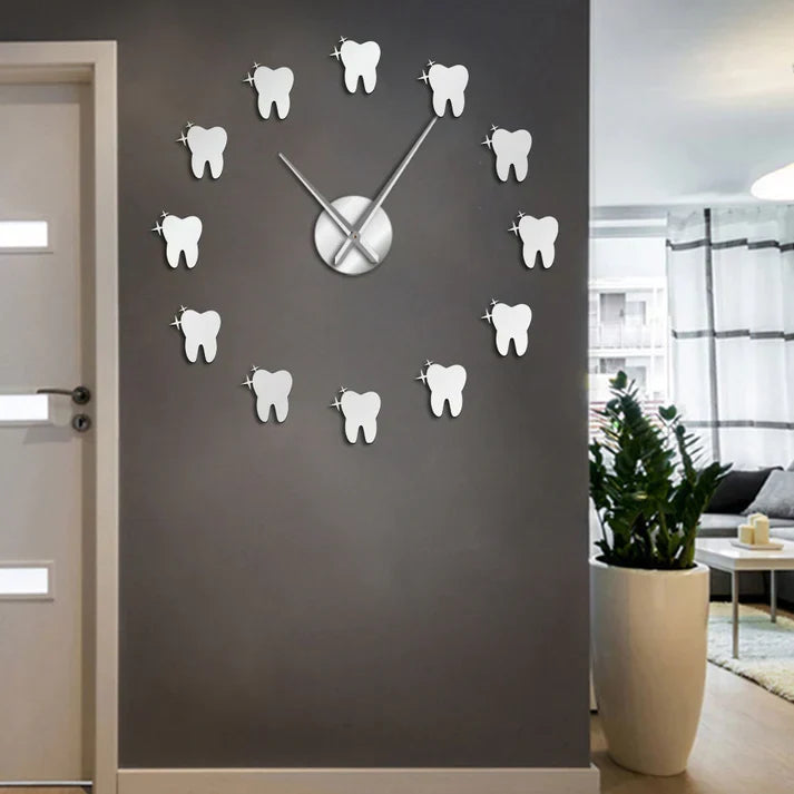 SOREAS - Modern Wall Clock with Dental Mirror Effect