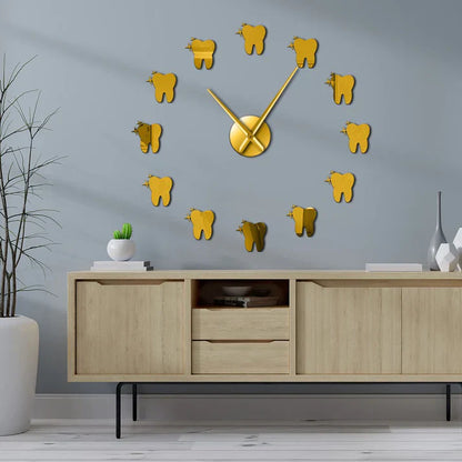 SOREAS - Modern Wall Clock with Dental Mirror Effect